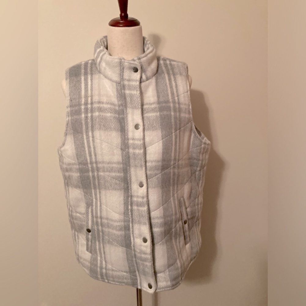 Thread & Supply Sherpa Lined Vest. Size L. NWT